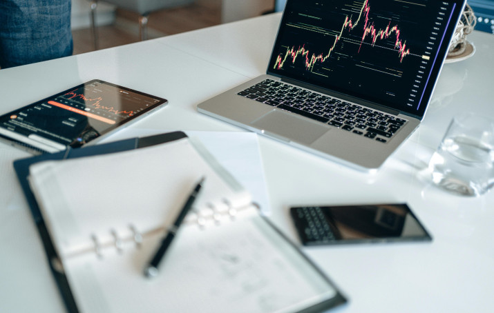 pexels alphatradezone 5831664